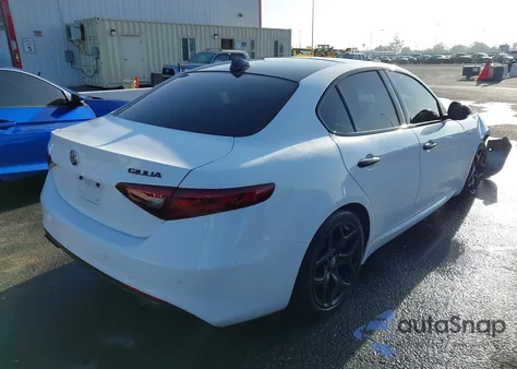 2022 Alfa Romeo Giulia Ti Rwd z USA, uszkodzony, nr VIN ZARFAMBN9N7660565